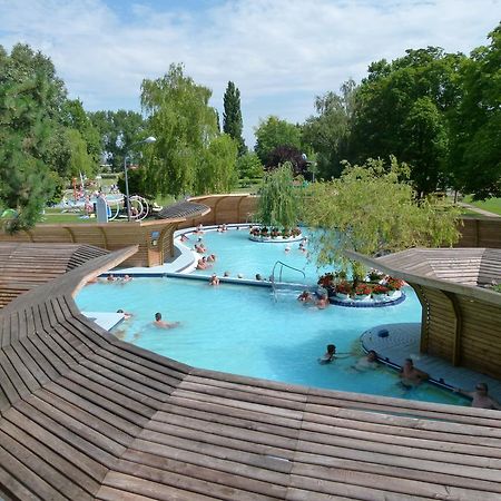 Thermal Apartmanhaz Komárom Exteriör bild