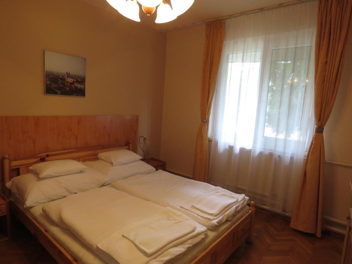 Thermal Apartmanhaz Komárom Exteriör bild