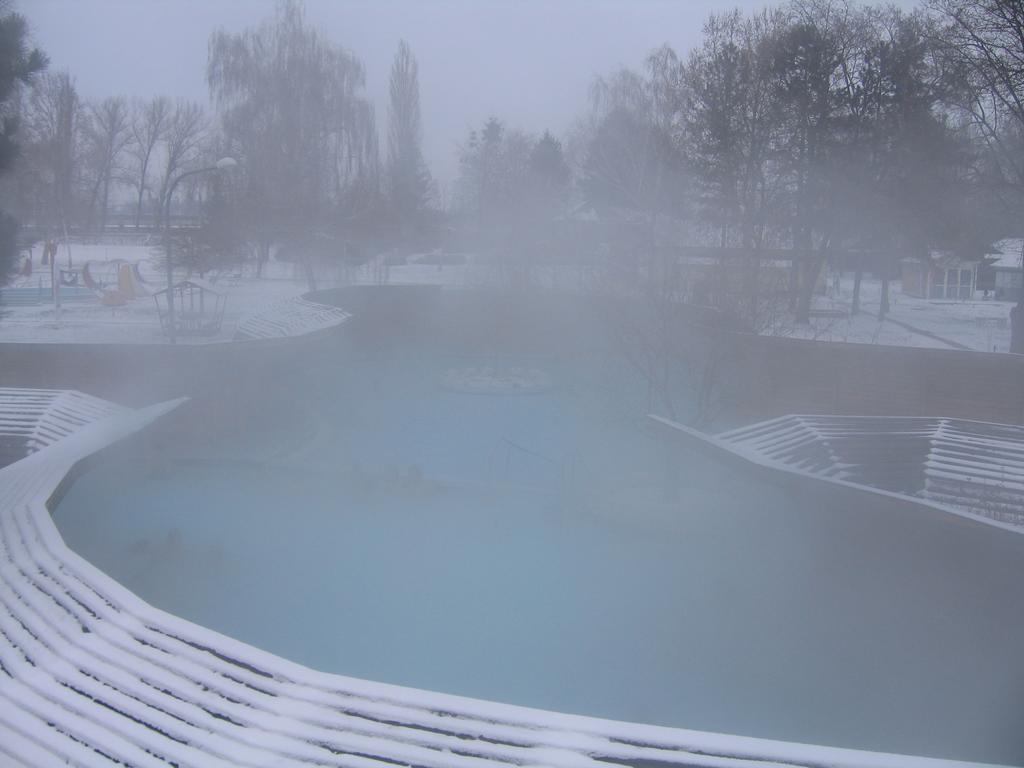 Thermal Apartmanhaz Komárom Exteriör bild