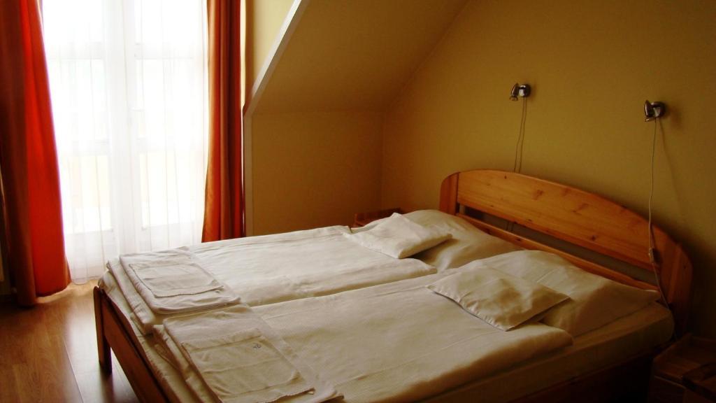 Thermal Apartmanhaz Komárom Rum bild